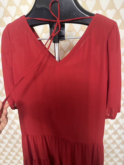 Продам платье красного цвета