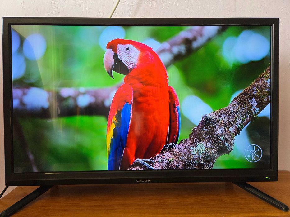 Телевизор Crown 32 инча LCD HD Ready