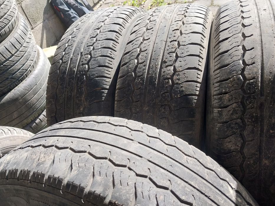 4 шины 215 70 R16C. Цешка для груза.
