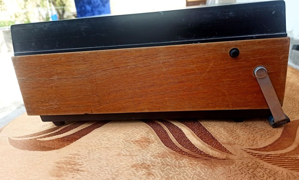 Saturn -201 magnitafon sotiladi.