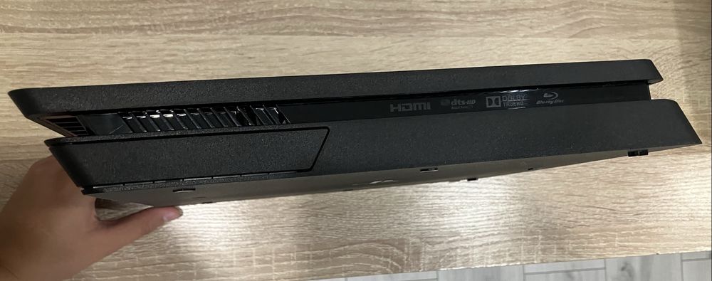 Playstation 4 slim 1 TB