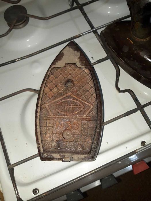 Винтажный безпроводной утюг для коллекции