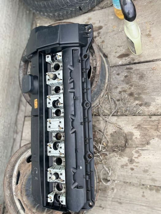 БМВ BMW крышка от двигателя BMW