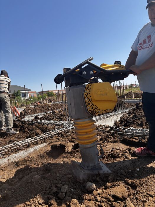 Inchiriez Mai Compactor