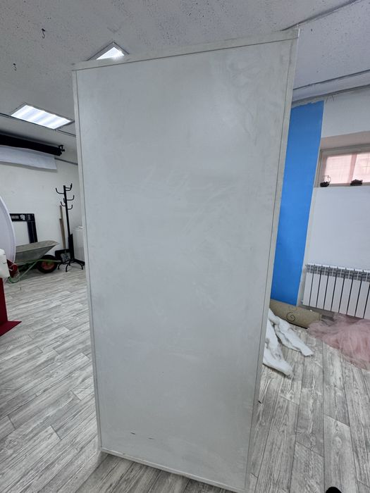 Продам шкаф белый с ключом