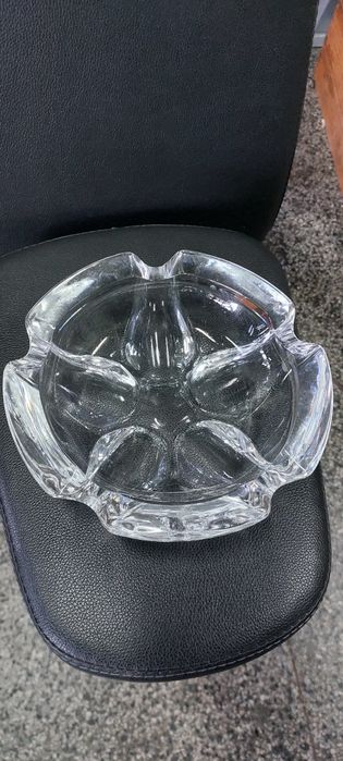 Продавам масивен пепелник за пури от Швейцария