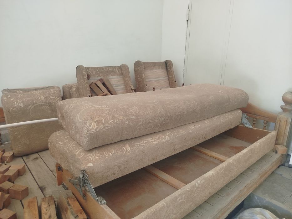 Продается мебель б/у. Диван и два кресла