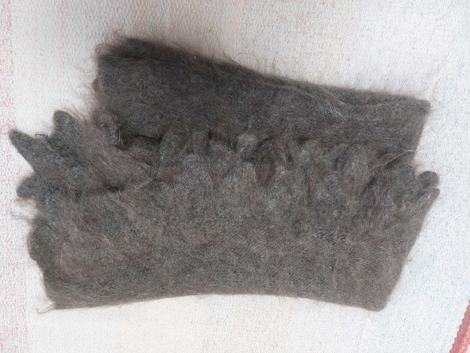 Пуховый платок серый