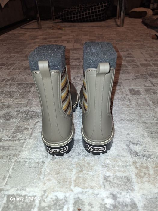 Ghete Toni Pons 39 nou eticheta