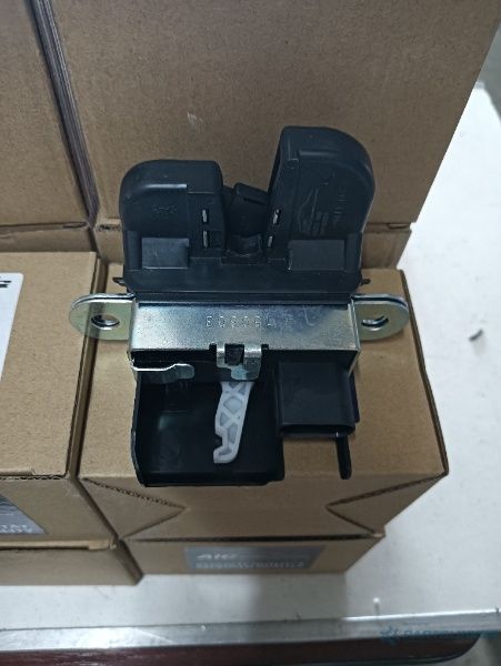 Broasca Haion Nou Volkswagen Golf V (1K1) [ 2003 - 2009 ] 5K0827505A O