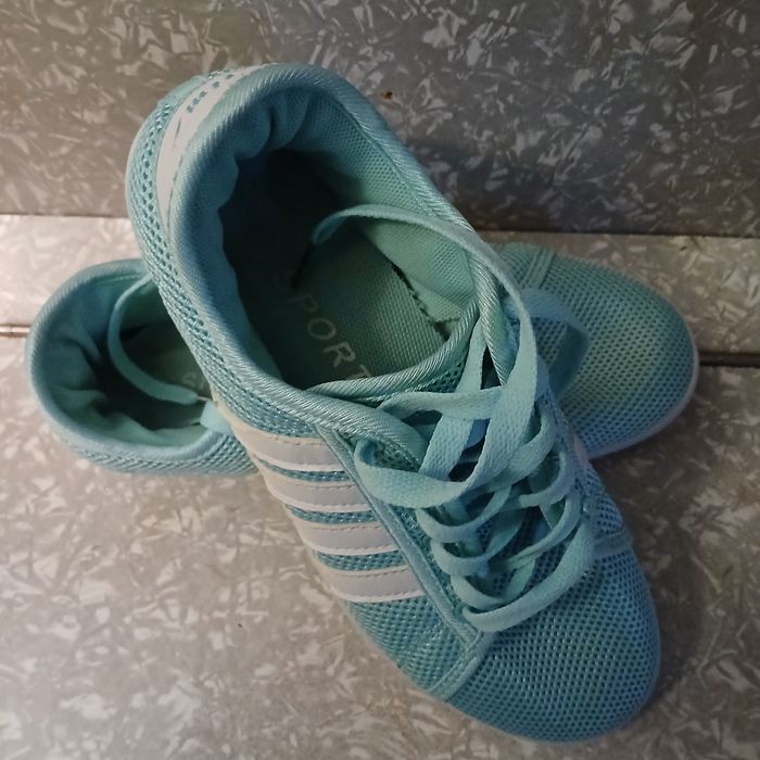 Кроссовки .   .   .