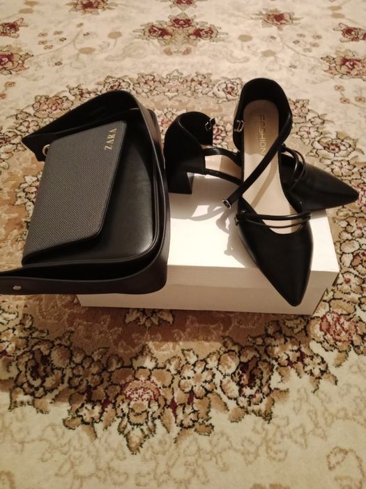 Туфли женские и сумка.