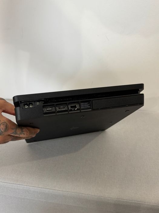 PS4 Slim 500GB – stare foarte bună