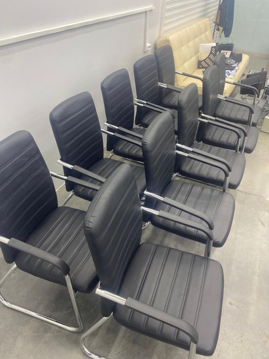 Стулья и парты для офиса