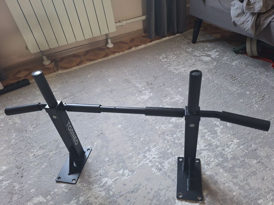 Продам турник настенный