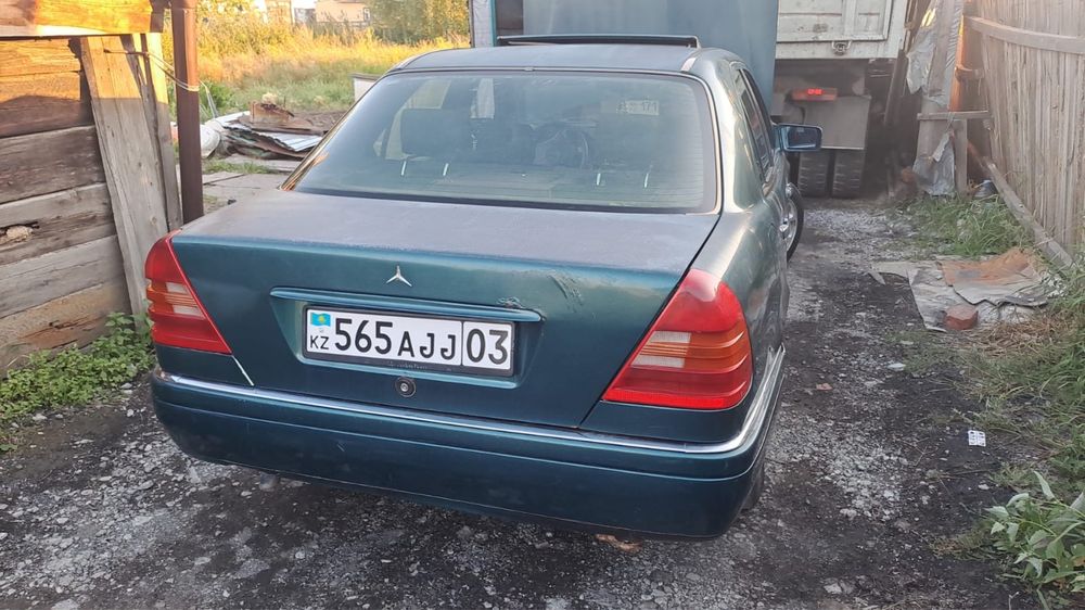 Mercedes Bens C202