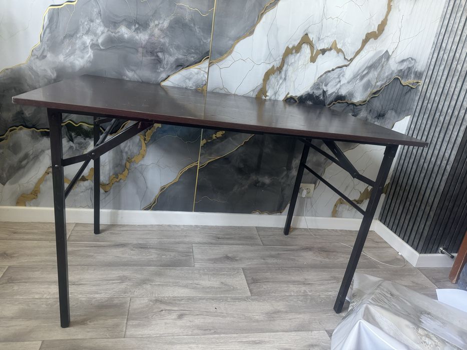 Продам стол на 120,80.Торг есть очень минимальны