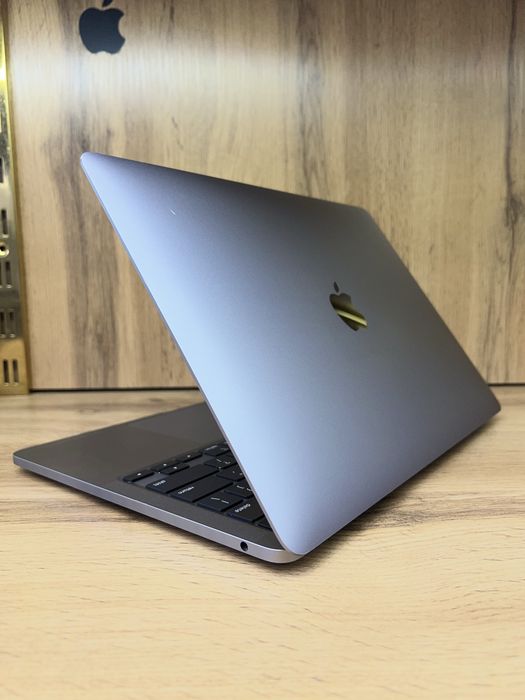 MacBook pro M1 sotiladi !!!