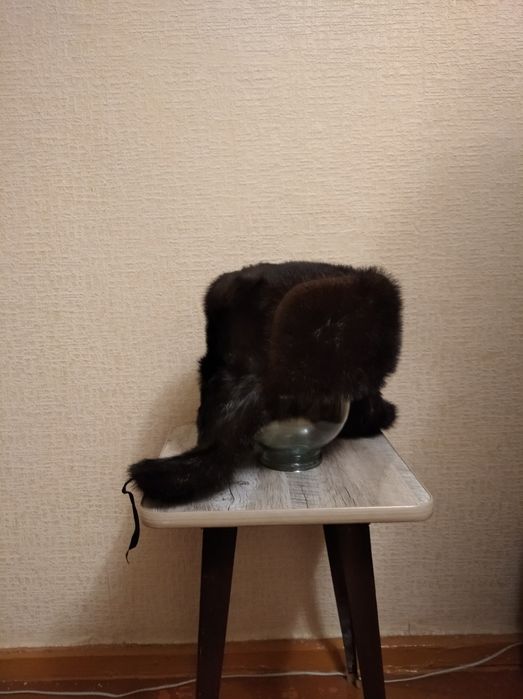 Норковая шапка (ушанка).