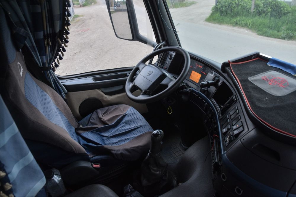Volvo FM440 cap tractor