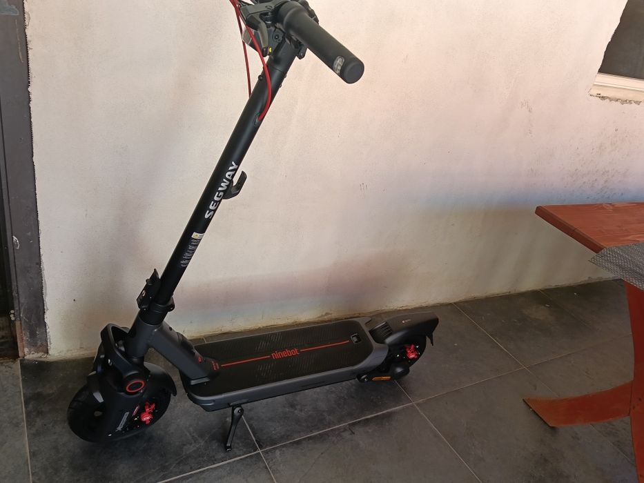Trotineta electrica NINEBOT eKickScooter MAX G3 E, 11 inch, negru