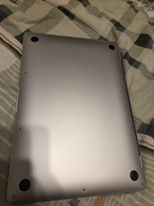 Продавам MacBook Air M1 (Silver)