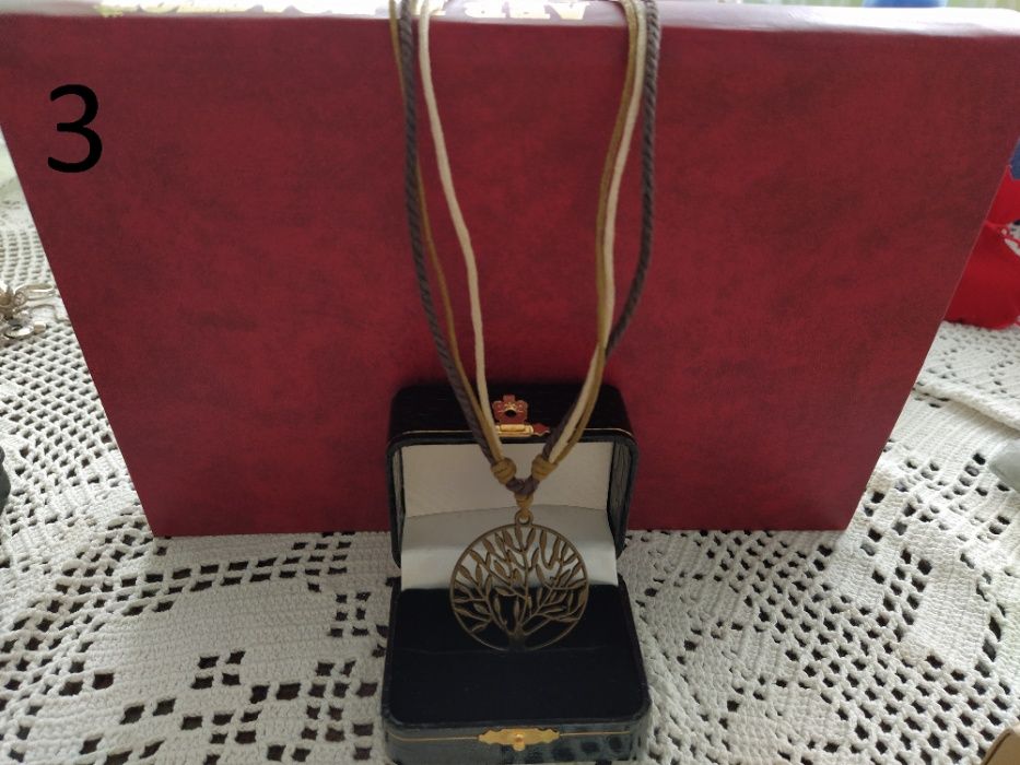 Лот бижута с камъни и перли