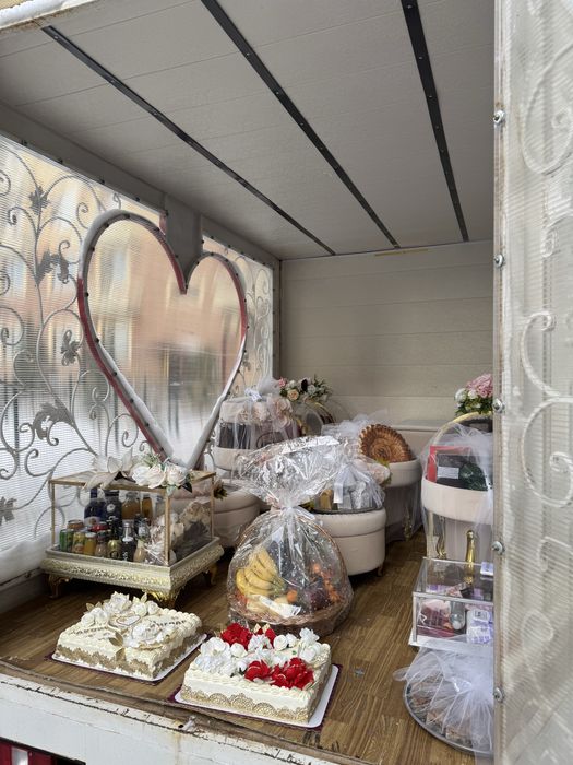 Сарпо мошина сотилади таййор клиентлари билан бирга