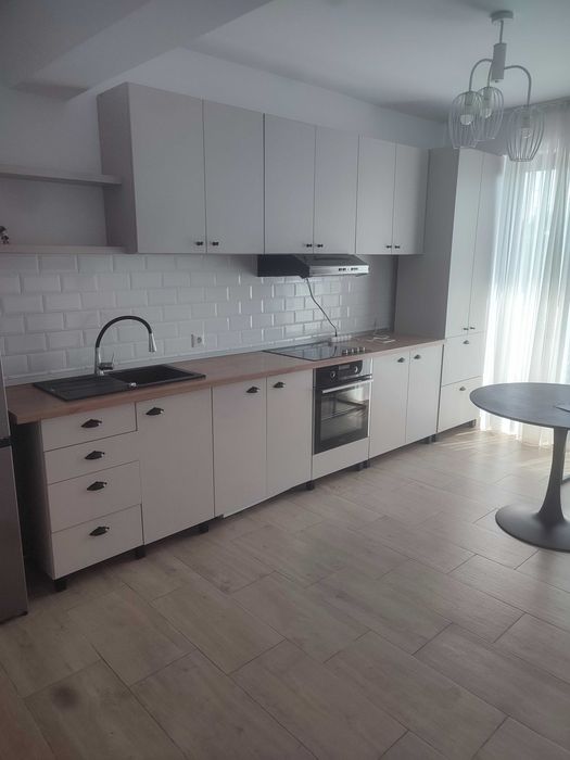Dau in chirie apartament cu doua camere pe bdul Closca,bloc nou cu loc de parcare