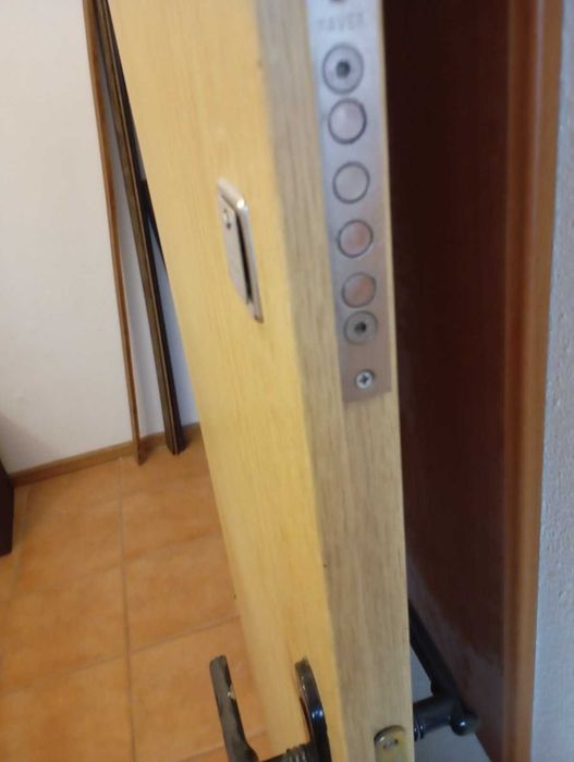 метална входна врата