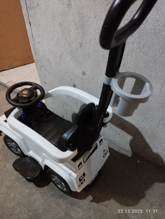 Кола за бутане с родителски контрол