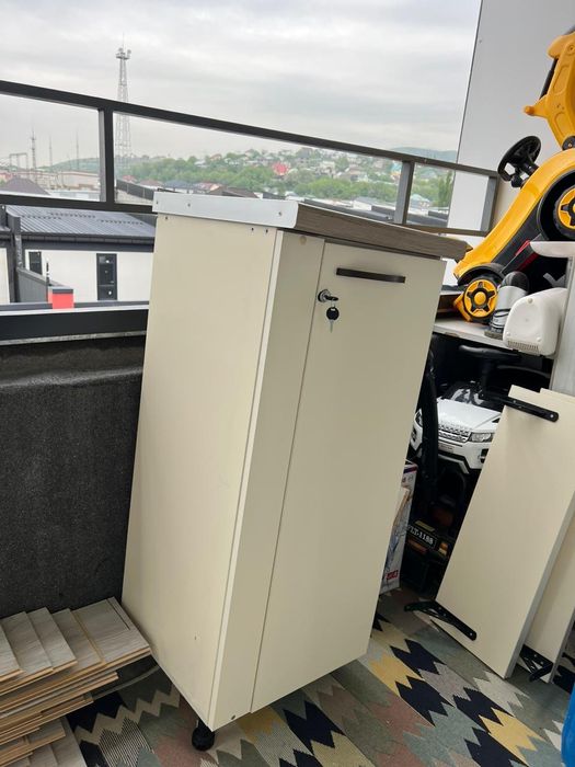 Продается б/у тумба в отличном состоянии.