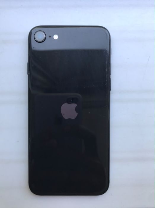 Продам iPhone SE 2020