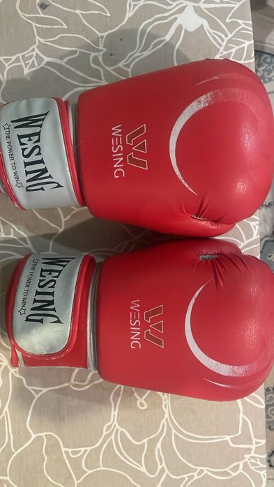 боксёрские перчатки