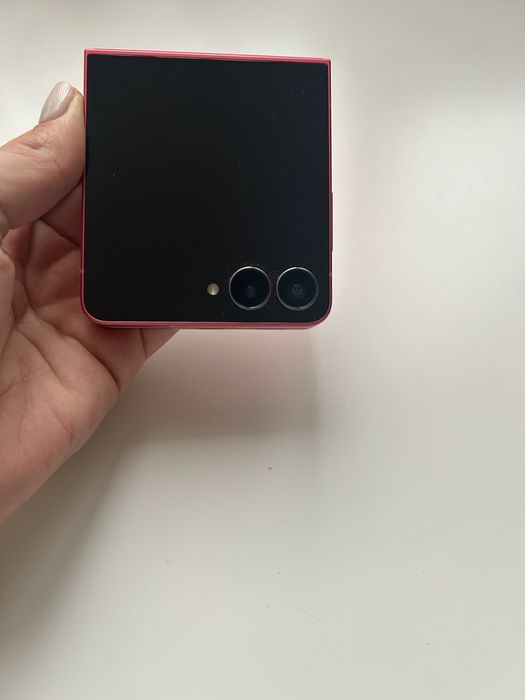 Samsung Galaxy Z Flip 7 с гаранция 21 месеца