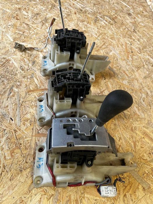 Кулиса селектор рычаг салона акпп 
Мазда Mazda 3 BK