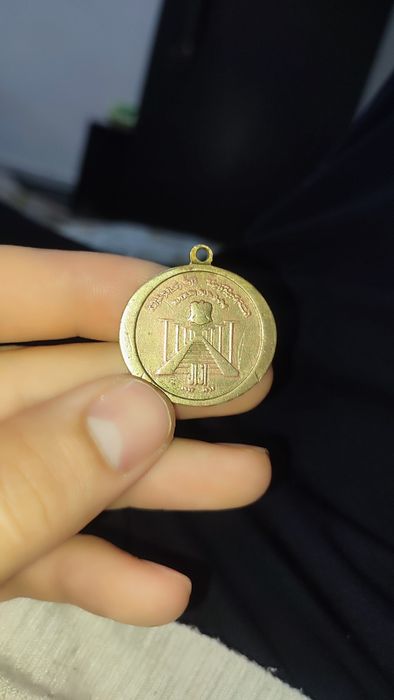 Tilla medal juda eski