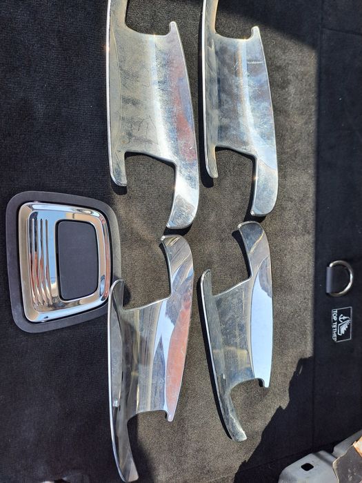 Продавам преден десен калник за мерцедес х166