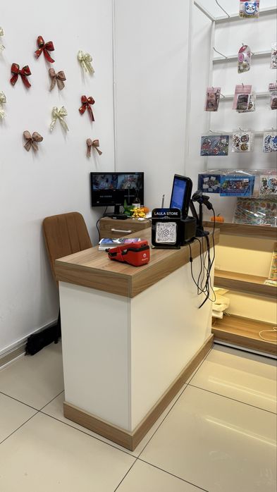 Продается мебель для бутика , магазина.