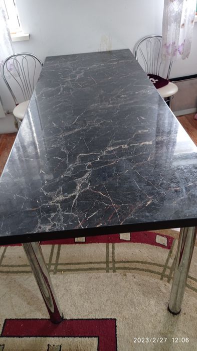 Стол обеденный хорошом состояние