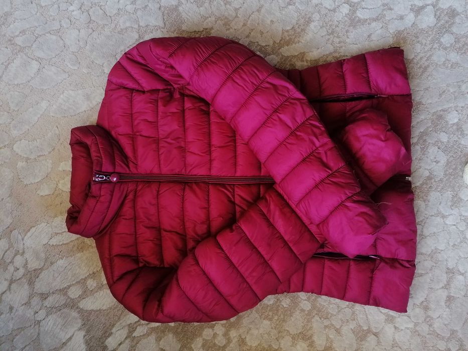 Дамско капитонирано яке. За S размер. Цвят малина