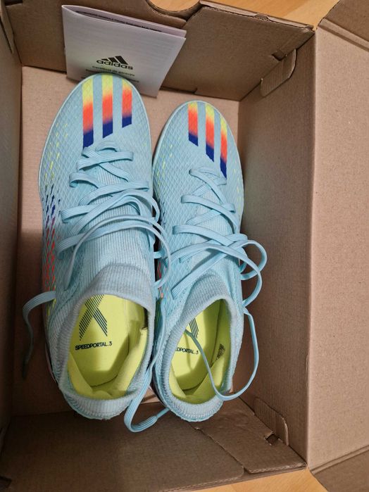 Adidasi fotbal marca Adidas, 41 1/3