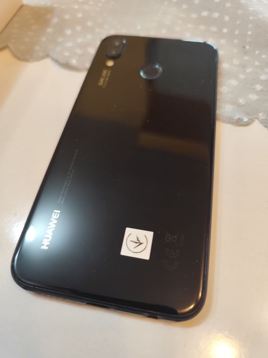 Смартфон Huawei P20 Lite