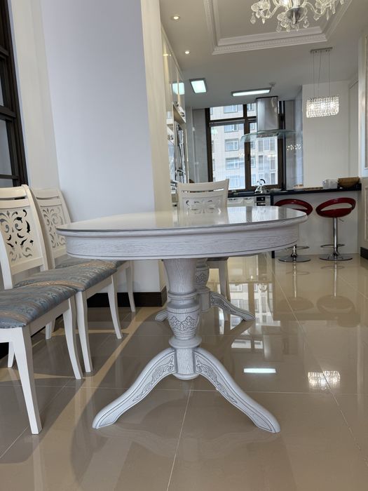 Кухонный стол и стулья