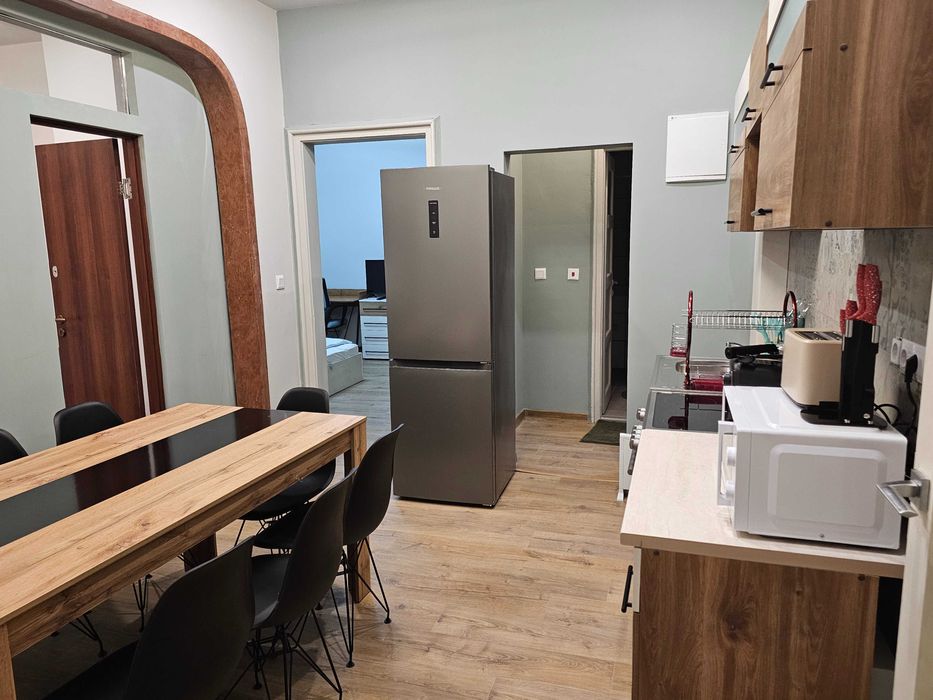 Нощувки - 4BR Central Retreat