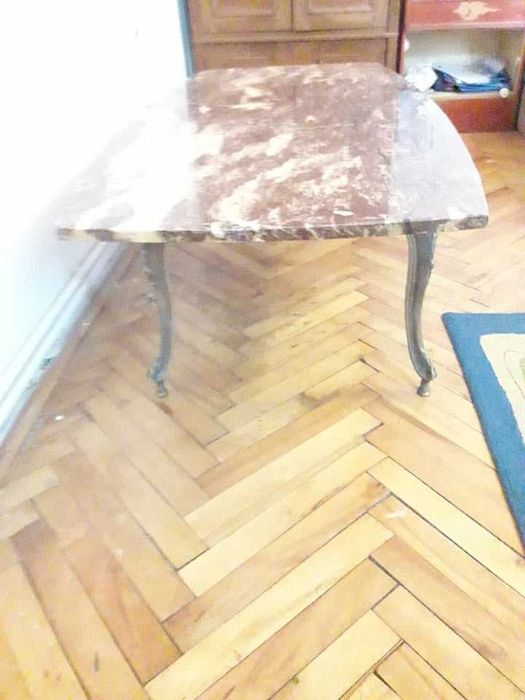 Masa mare cu blat de marmura si picioare din bronz