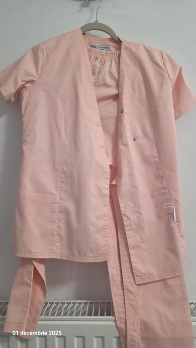 Vand 3 costume medicale