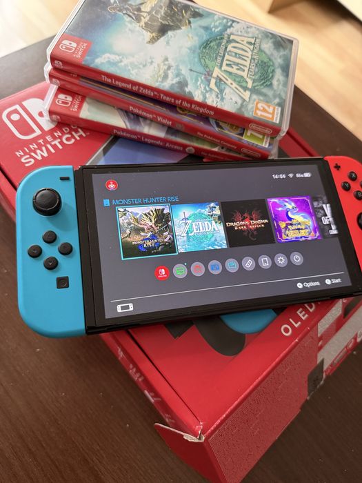 Nintendo Switch 1 OLED plus 3 jocuri