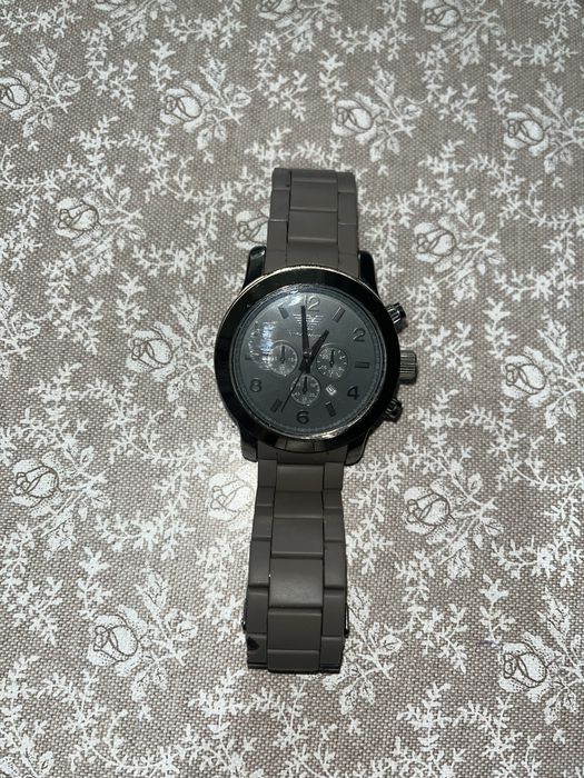 Qo'l Soatla sotiladi 5ta