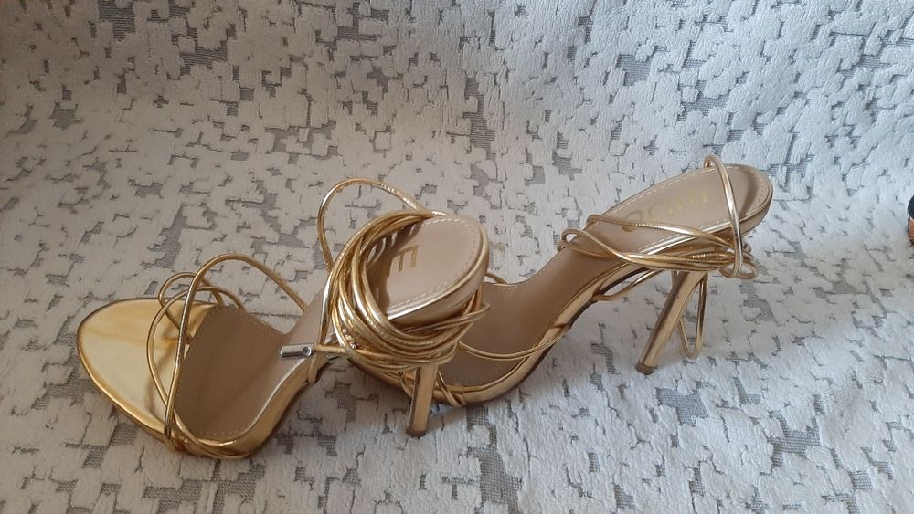 Sandale cu toc marimea 37  int 24 cm.inaltime toc cu talpa  13 cm